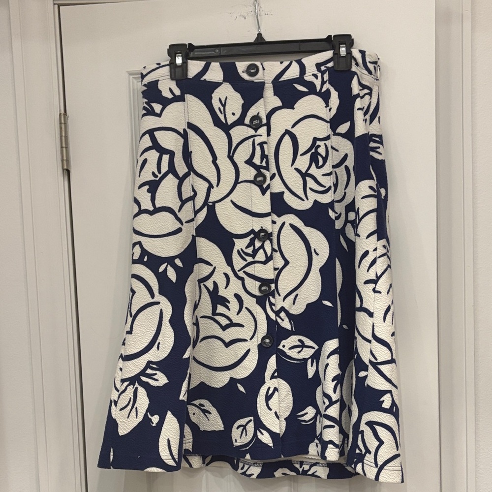 ANTHROPOLOGIE Maeve
Amiens Flounced‎ floral motif
Skirt